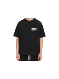 Schwarzes Unisex T-Shirt aus Baumwolle mit hochwertigem Druck und gesticktem Detail für angenehmen Tragekomfort.