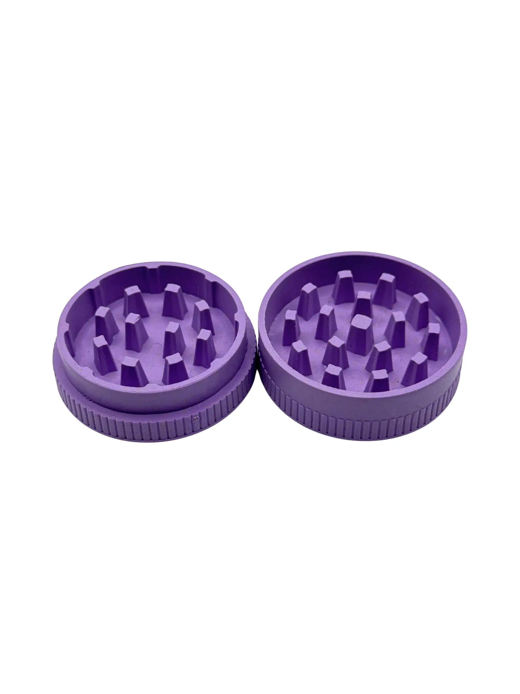 Offener Anesia Hanf-Grinder mit präzisen Mahlzähnen für gleichmäßiges Zerkleinern deiner Buds