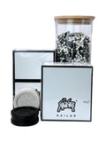 Kailar White Bundle mit Rice Papers, Rolls, Aktivkohlefilter Ø 6 mm in Schwarz und Weiß sowie Hemp Grinder.