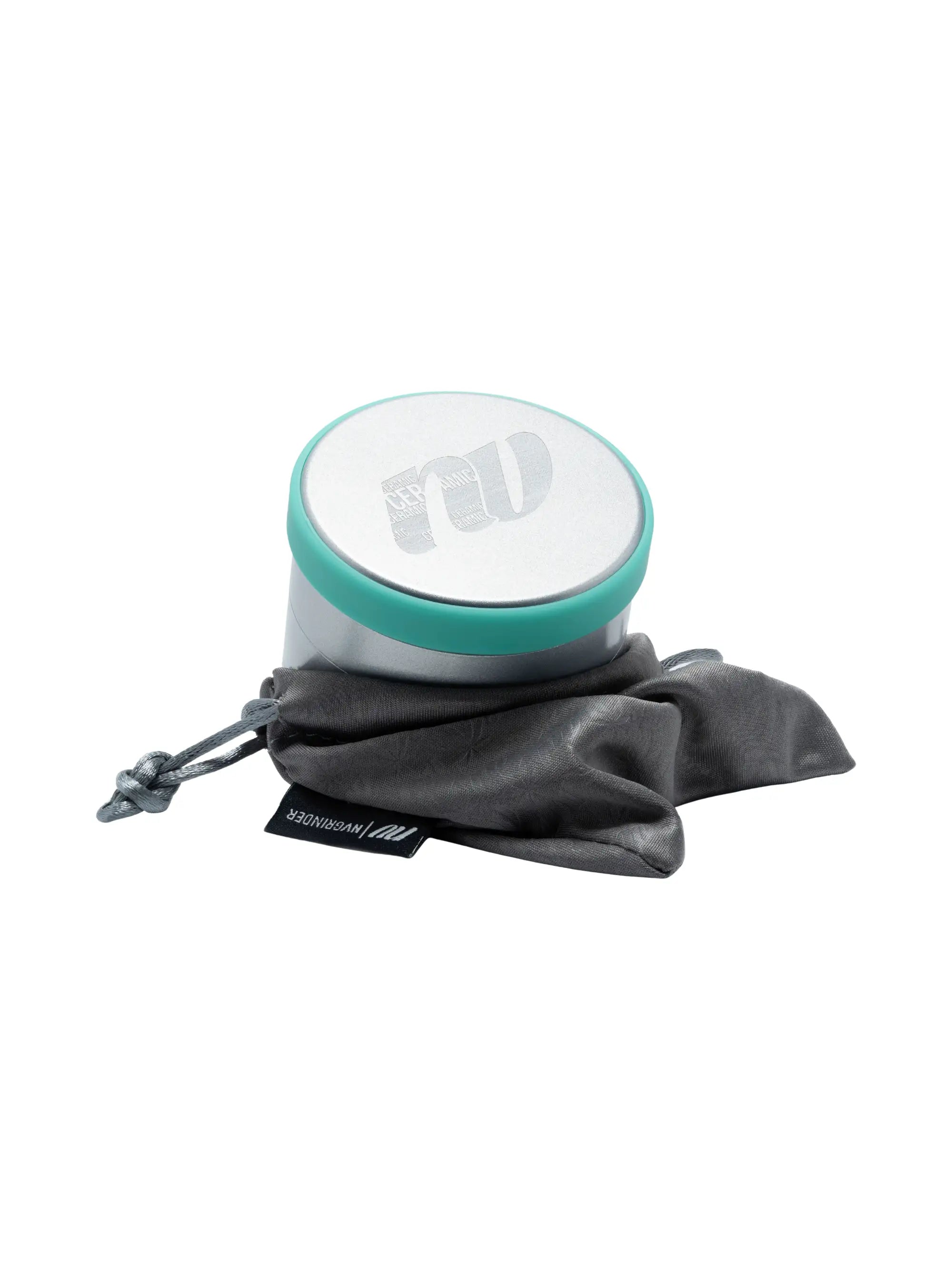 NV Keramik Grinder Ø 63 mm – 4-teilig aus eloxiertem Aluminium mit Antihaft-Keramikbeschichtung, langlebig & waschbar.