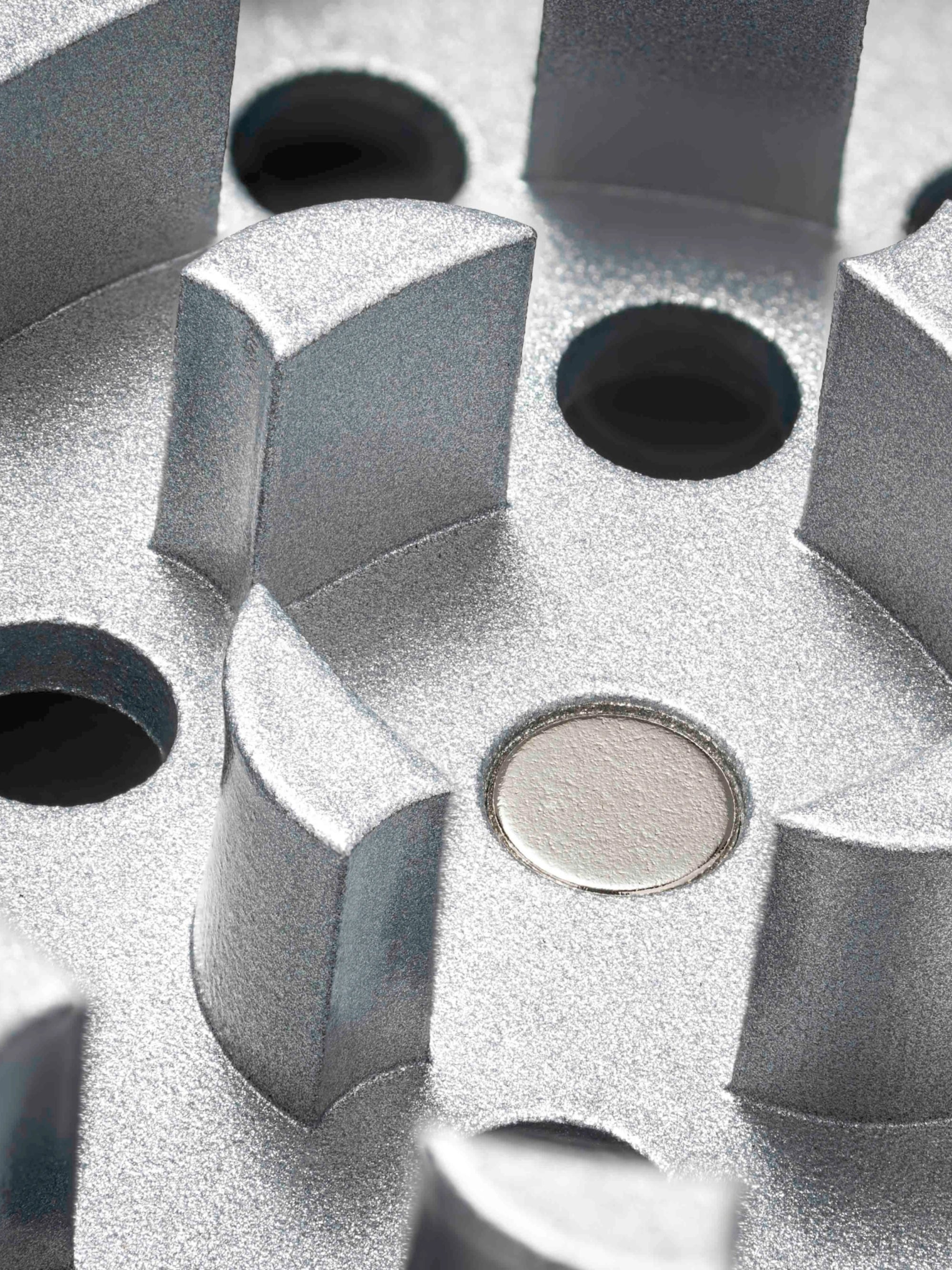 Nahaufnahme der Curved Blades des NV Magnetic Keramik Grinder V.4