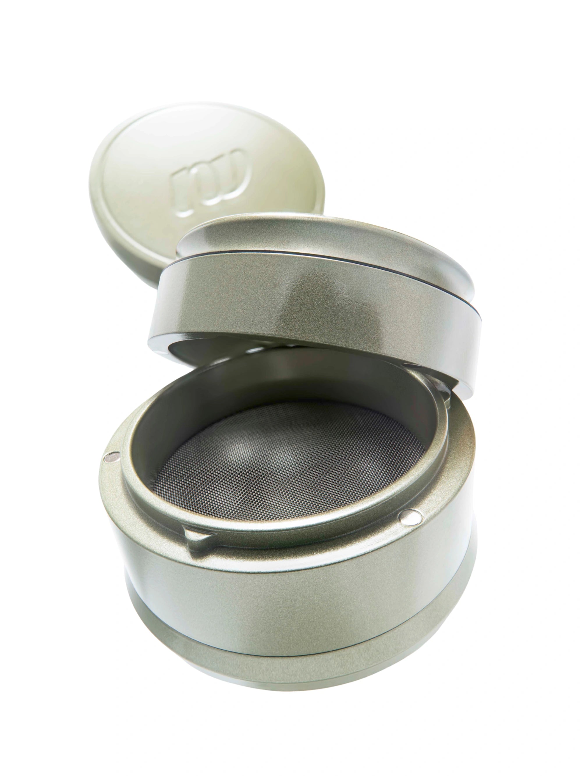 Detailansicht des NV Magnetic Keramik Grinder V.4 in Navy mit Magnetverschluss und Keramikbeschichtung