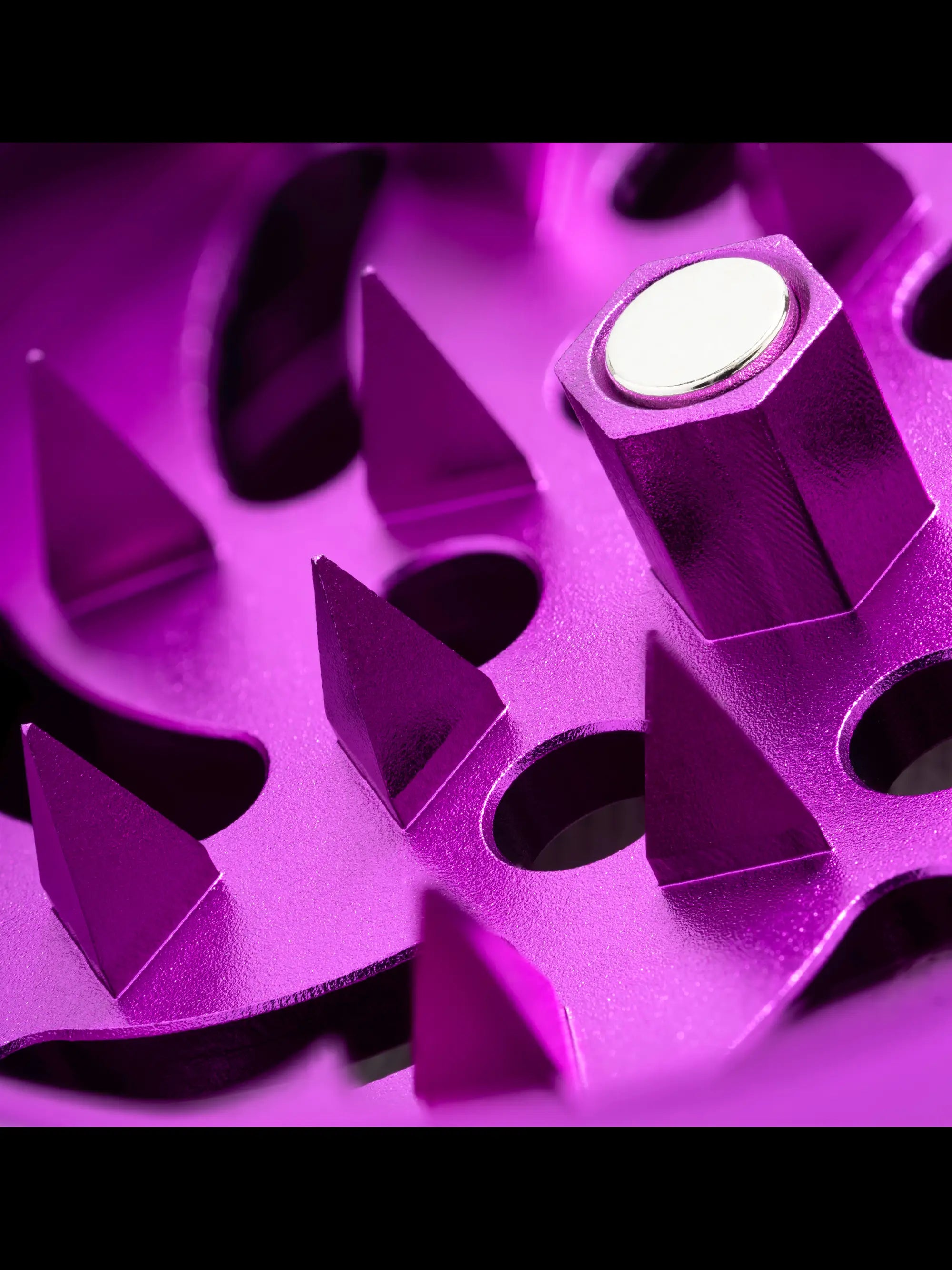 Innenansicht des NV Spike Grinders Ø 50 mm mit scharfen Spike-Klingen – für fluffiges, gleichmäßig zerkleinertes Material.