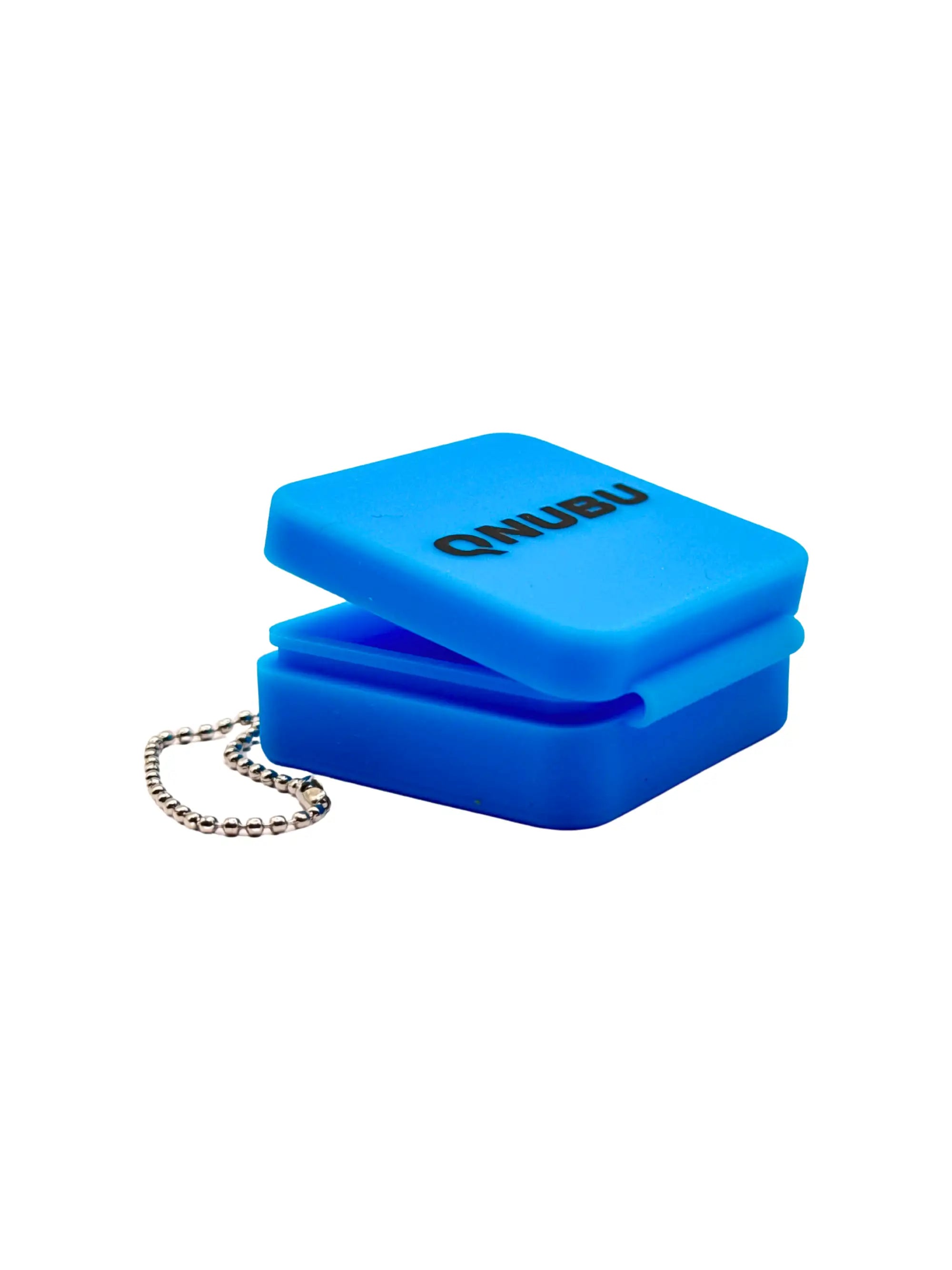 Qnubu Silikonbox Blau – kompakte, flexible Aufbewahrung für Wax, Öl und Konzentrate, mit Clip-Kettchen und einfacher Entnahme.