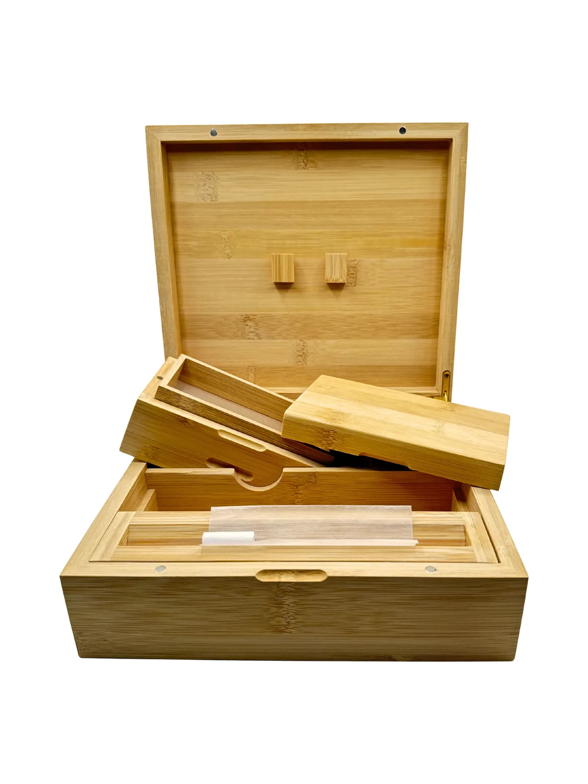 Stoner Box mit eingelegtem Zubehör wie Papers, Grinder und Filtertips.