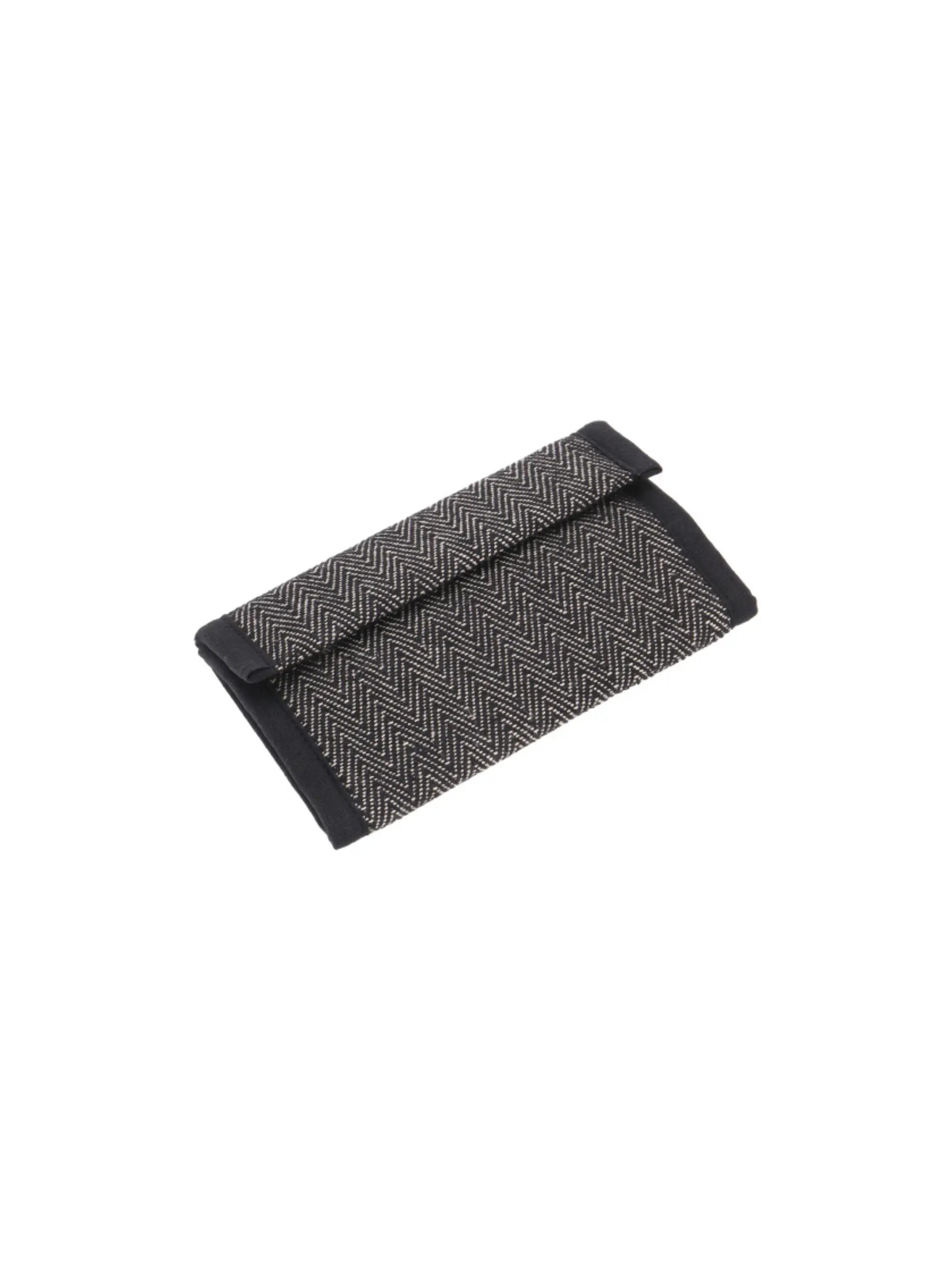 Tabakbeutel schwarz mit Fischgrätenmuster, praktische und natürliche Tabaktasche